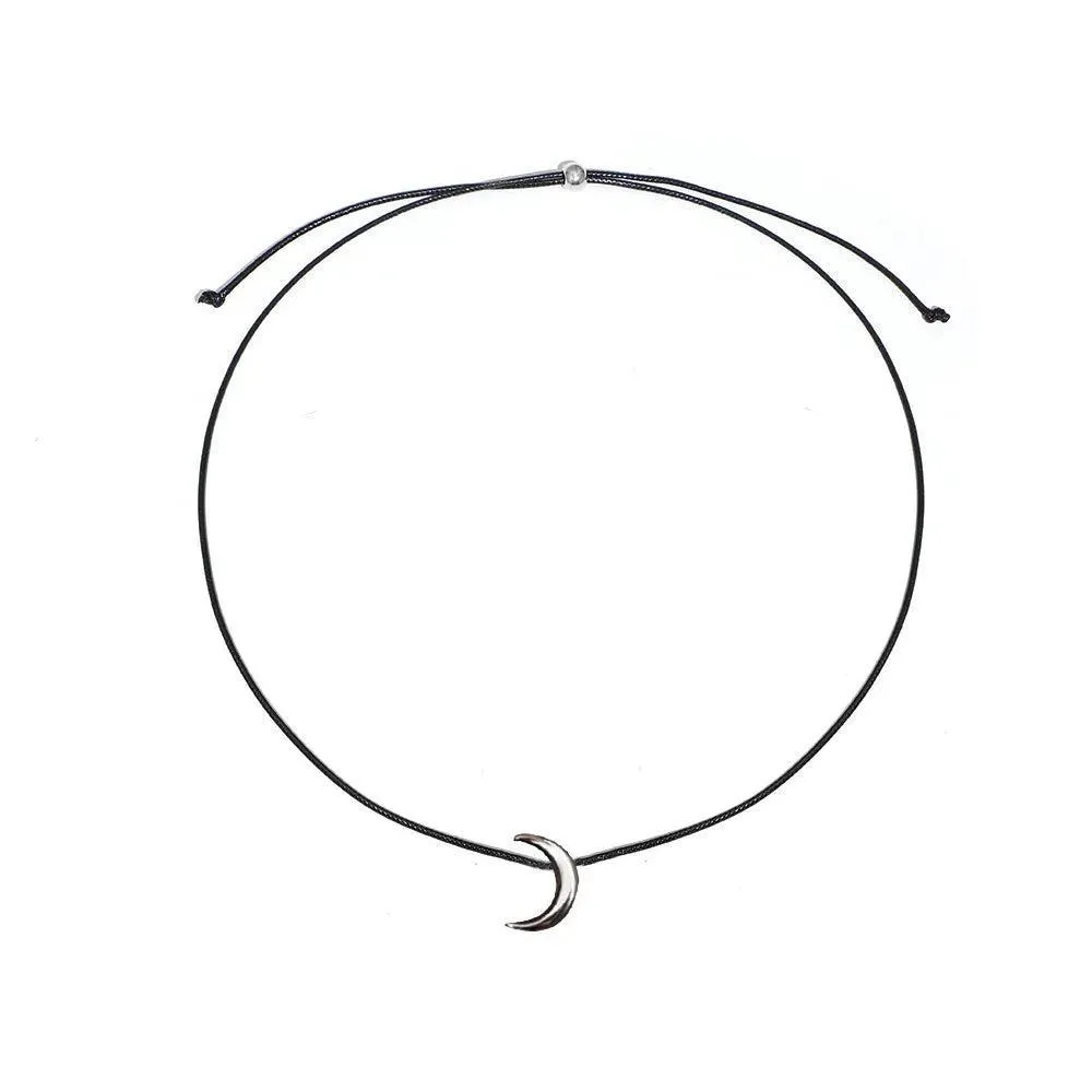 Heart Velvet Choker Necklace: Gothic Bow Detail for Edgy Style