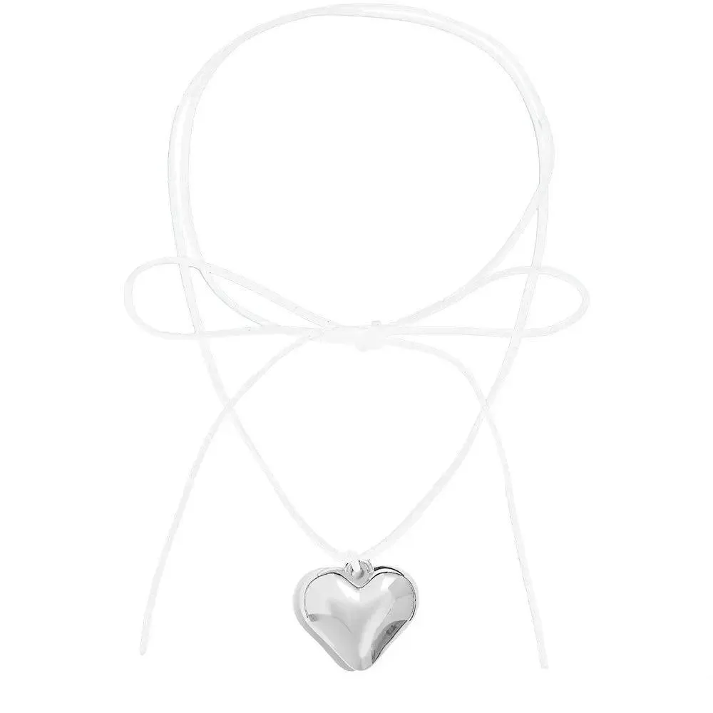 Heart Velvet Choker Necklace: Gothic Bow Detail for Edgy Style