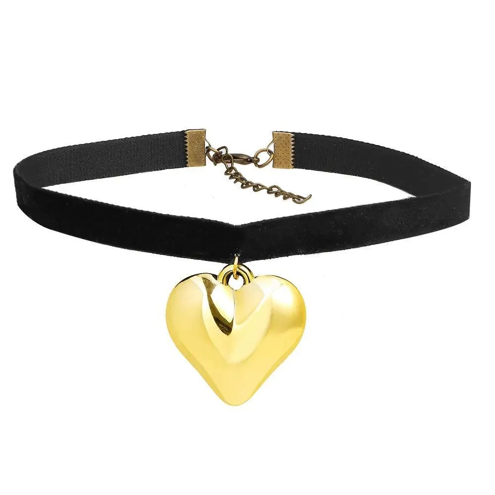 Heart Velvet Choker Necklace: Gothic Bow Detail for Edgy Style