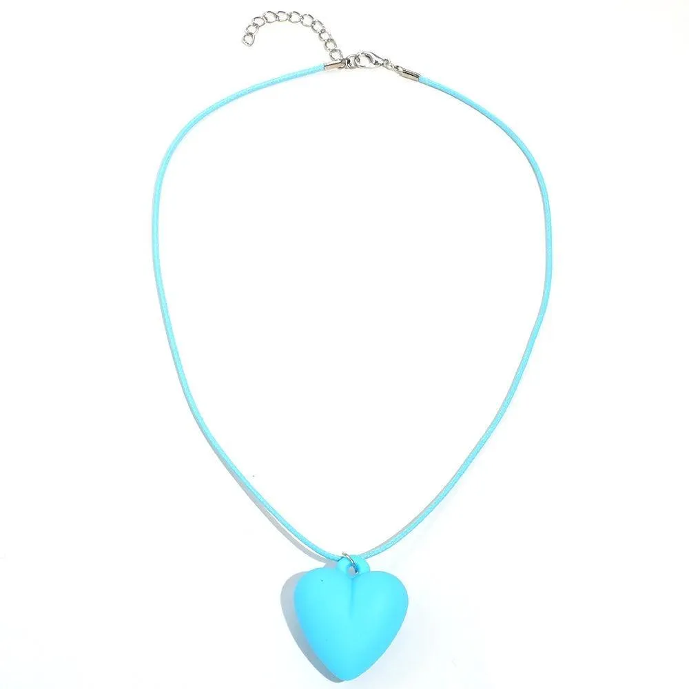 Heart Velvet Choker Necklace: Gothic Bow Detail for Edgy Style