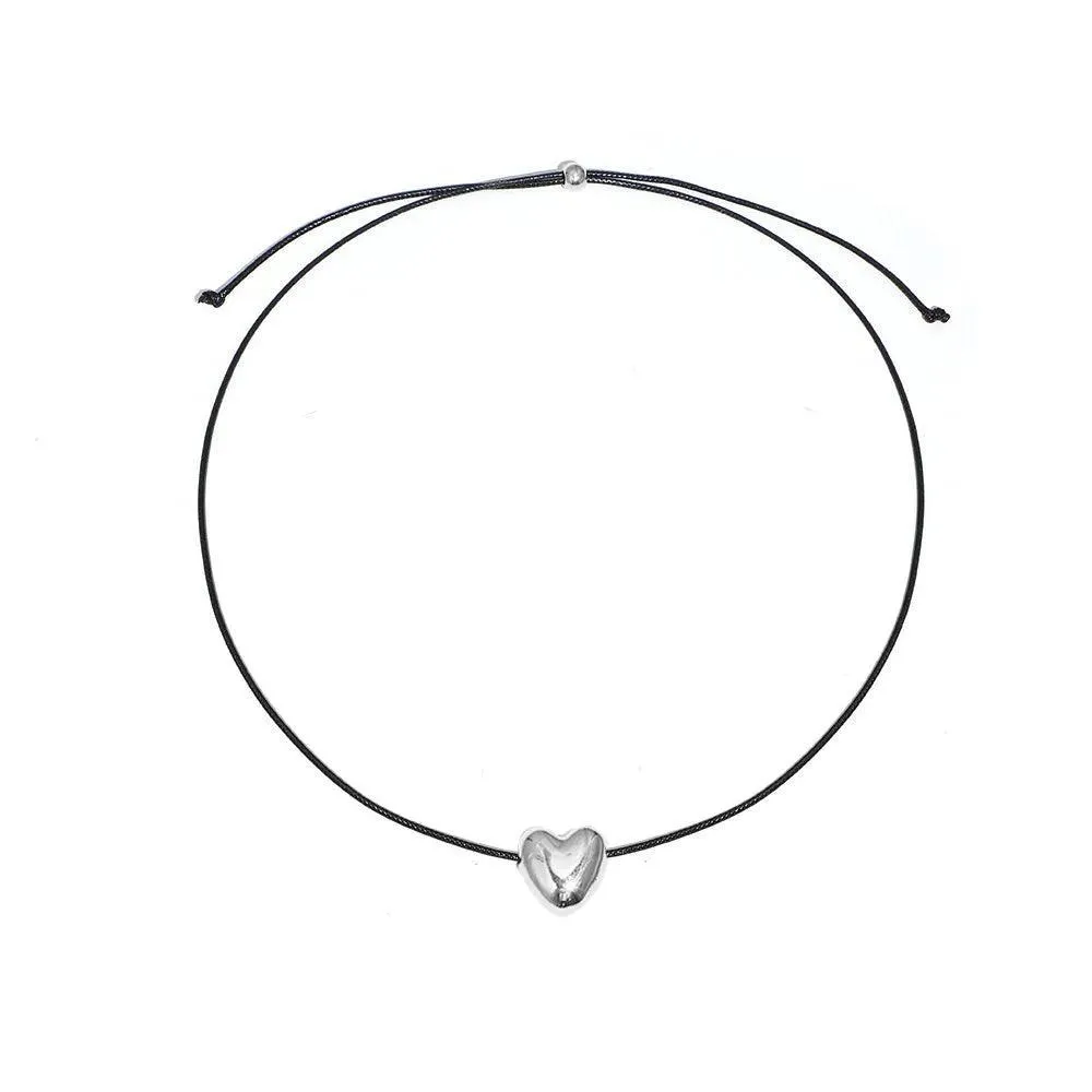 Heart Velvet Choker Necklace: Gothic Bow Detail for Edgy Style
