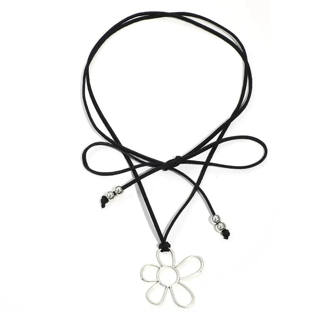 Heart Velvet Choker Necklace: Gothic Bow Detail for Edgy Style