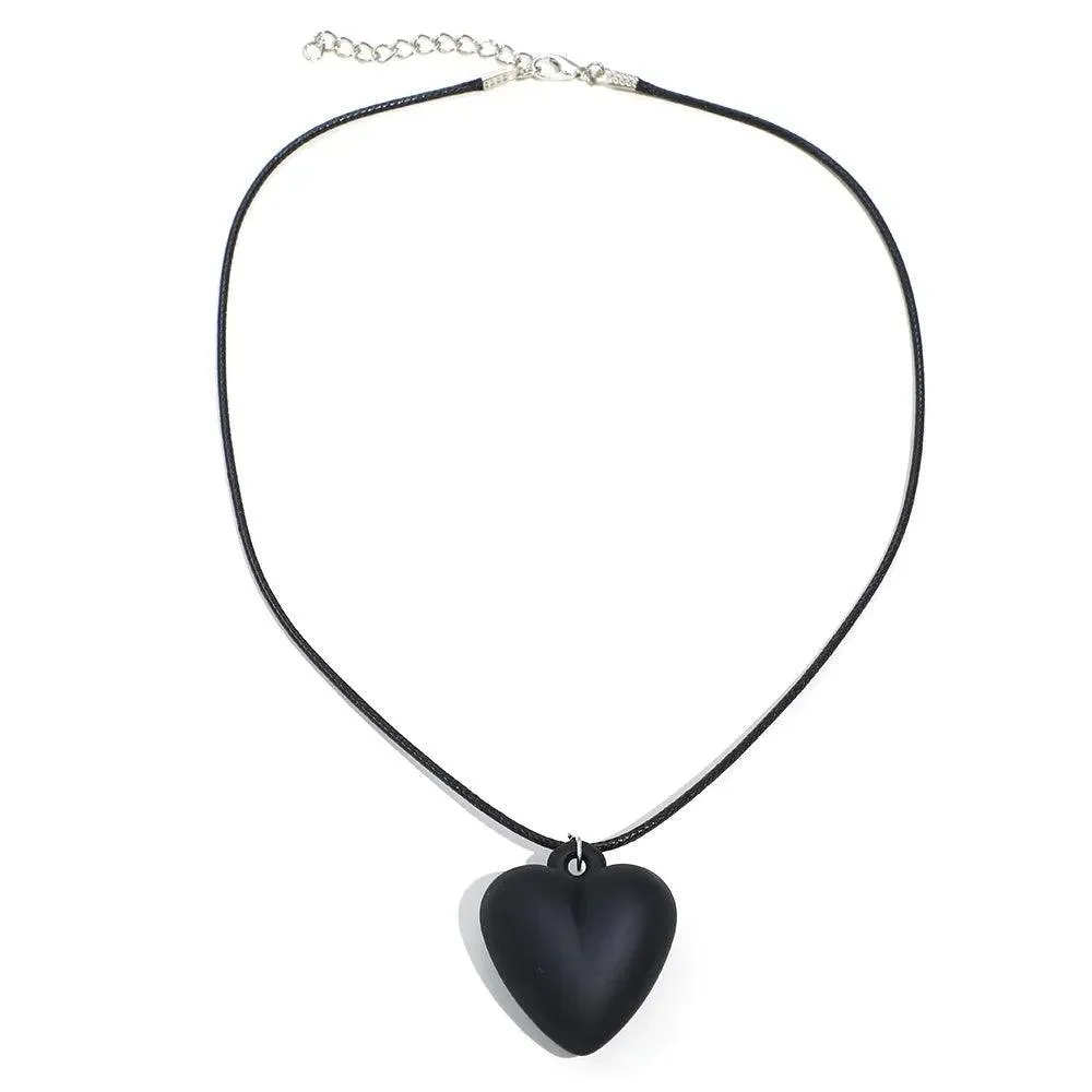 Heart Velvet Choker Necklace: Gothic Bow Detail for Edgy Style