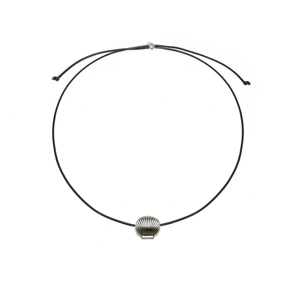 Heart Velvet Choker Necklace: Gothic Bow Detail for Edgy Style