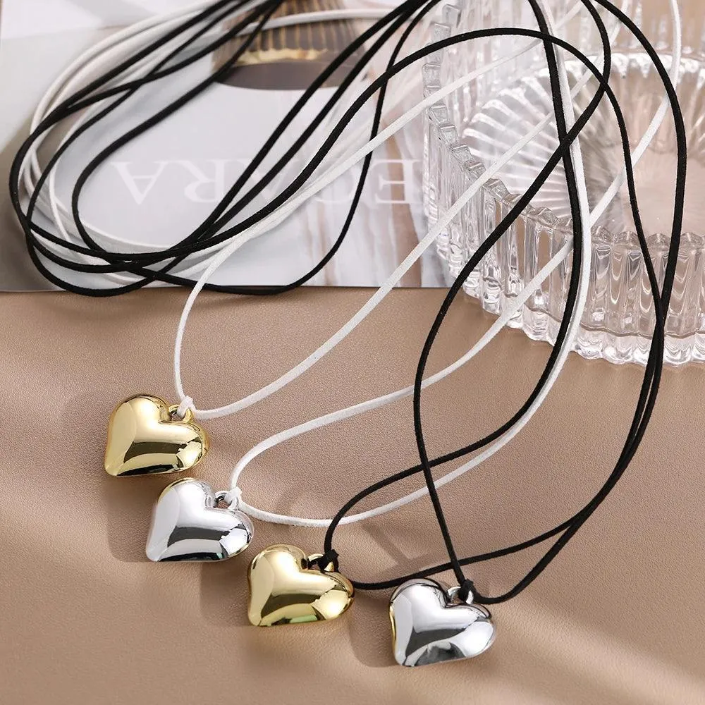 Heart Velvet Choker Necklace: Gothic Bow Detail for Edgy Style