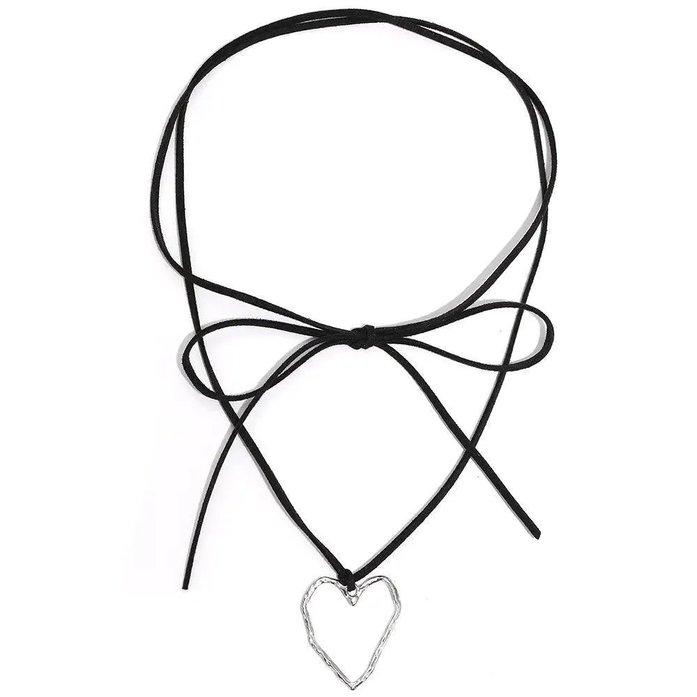 Heart Velvet Choker Necklace: Gothic Bow Detail for Edgy Style