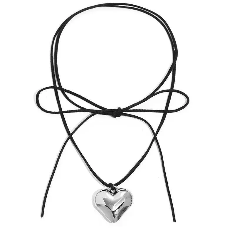Heart Velvet Choker Necklace: Gothic Bow Detail for Edgy Style